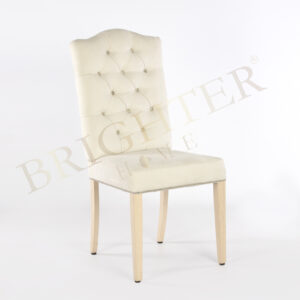 Sedia Sylvana beige con borchie