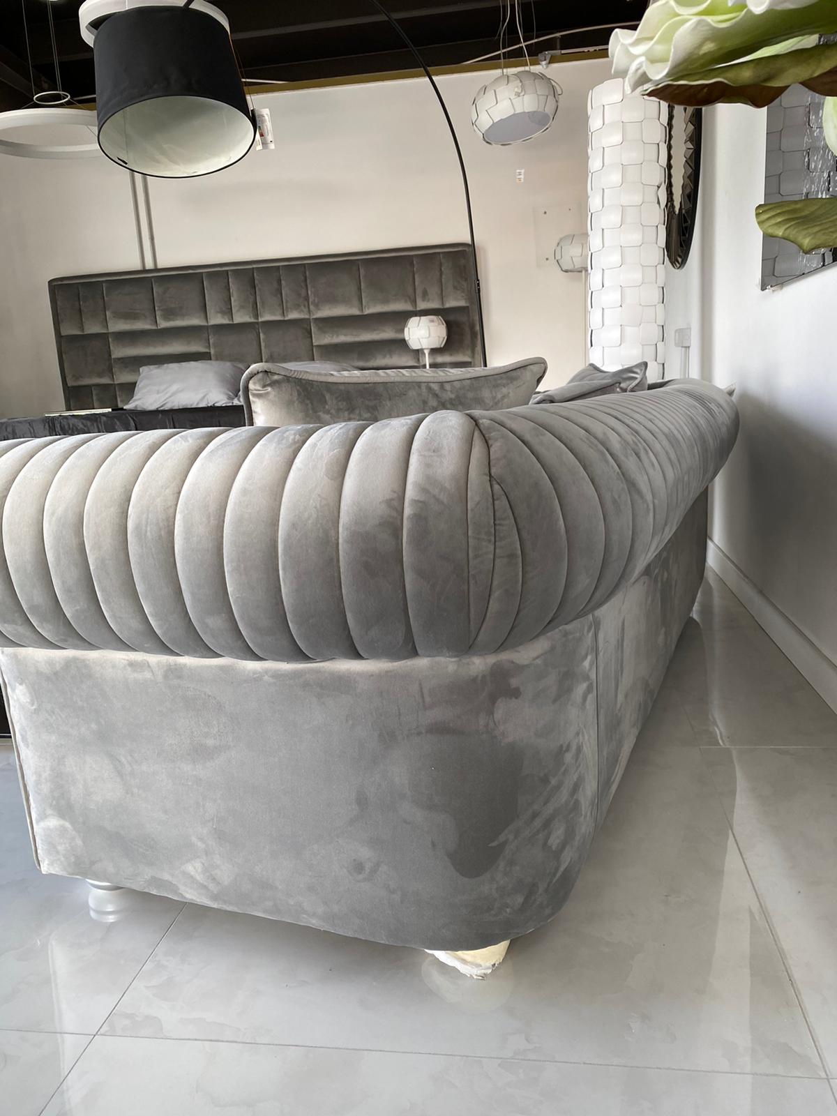 Divano fascia grigio - immagine 3
