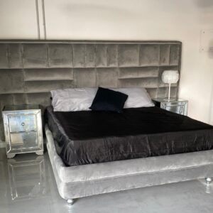 Letto matrimoniale grigio
