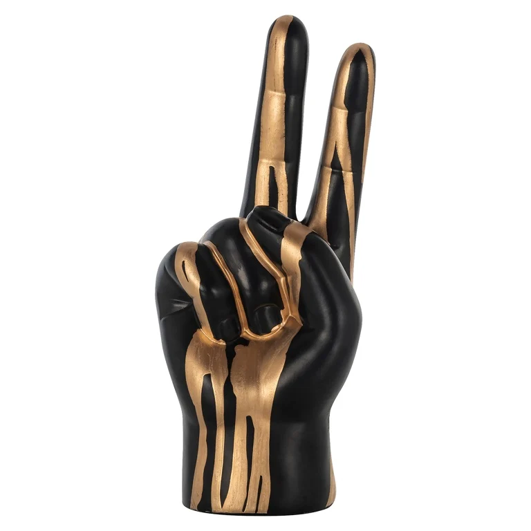 mano oro e nero